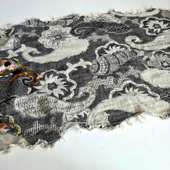 Embroidered bohemian style scarf. - Picture 9 of 11